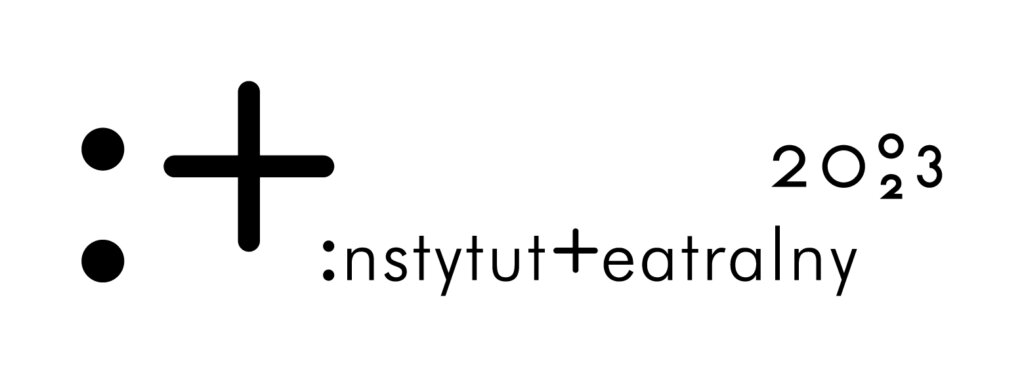 Logotyp Instytutu Teatralnego - dwukropek i znaka plusa. Napis instytut teatralny, gdzie zamiast i jest dwukropek, a zamiast t jest znak plusa. W prawym górnym rogu rok 2023.